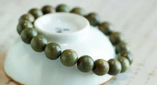 Green Sandalwood: The Beauty of Color, Grain, and Eastern Symbolism
