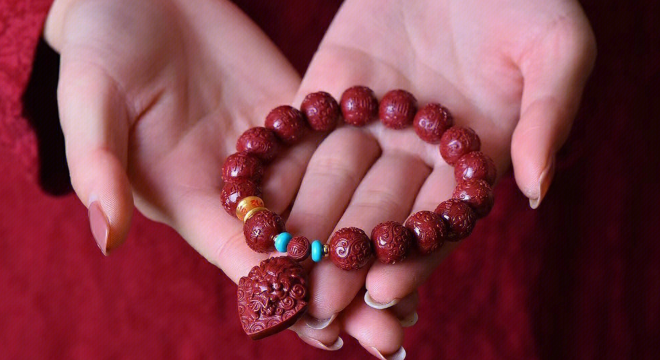 Why Cinnabar Is Often Worn: A Sense of Calm in Eastern Aesthetics