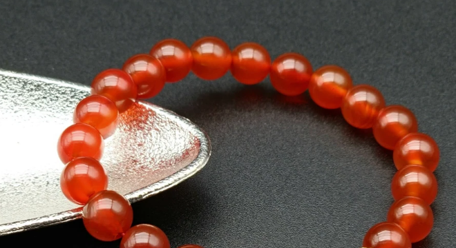 Why Is Agate Associated With Good Fortune in Eastern Culture?