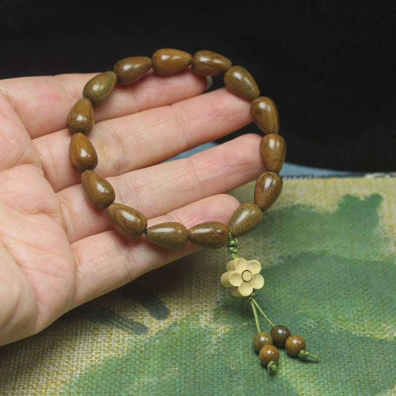 8×12mm Green Sandalwood Teardrop Bracelet with Boxwood Flower